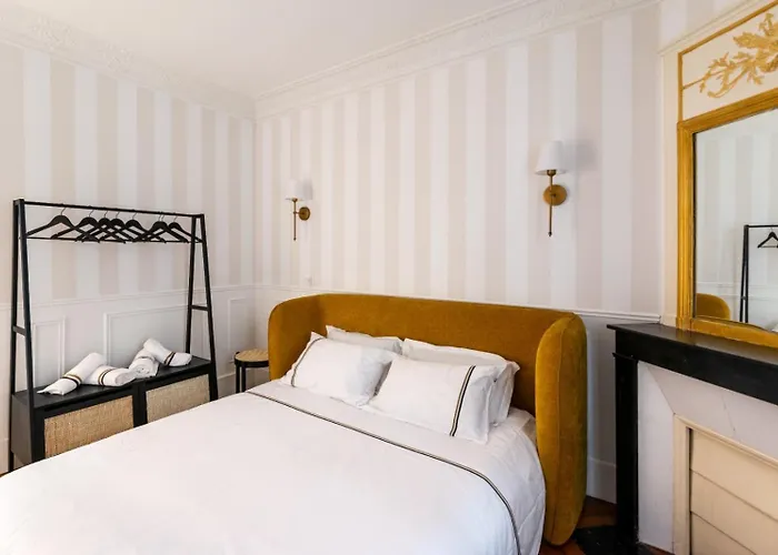 Charming Parisian Flat Near Eiffel Tower